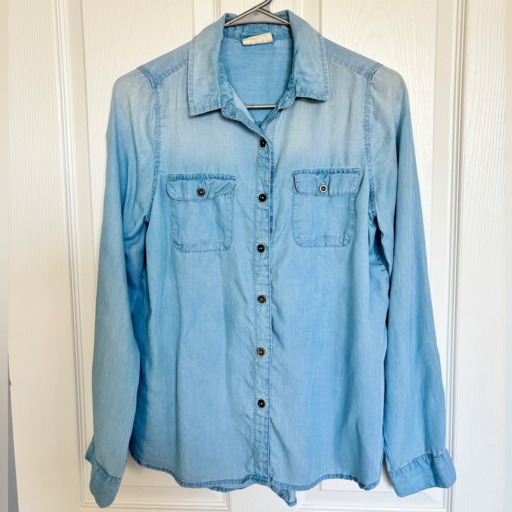 SO Chambray Long Sleeve Button Down Light Wash Relaxed Fit Shirt